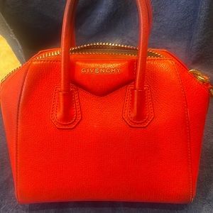 Minor marks wear at interior comes with the shoulder straps.